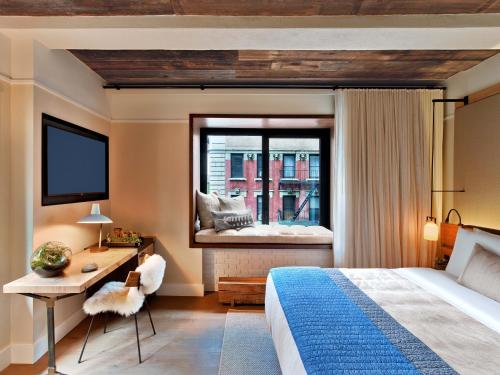 Deluxe King Room with City View