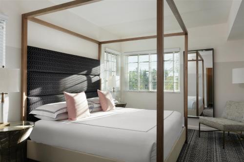One-Bedroom King Suite - Oceanfront