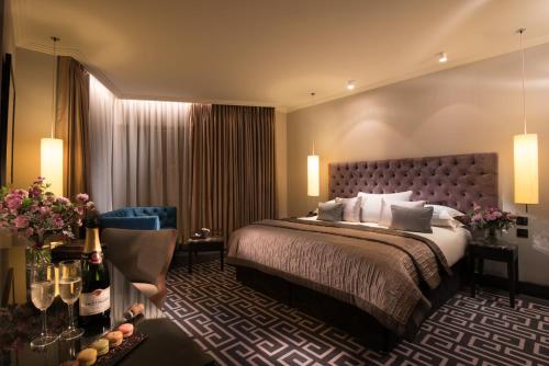 Superior King Room 