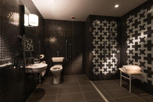 Standard Wheelchair Accessible Room