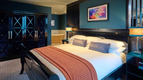 Signature Suite