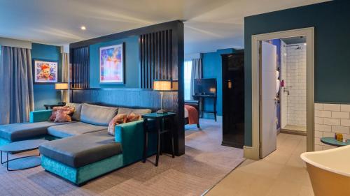 Signature Suite