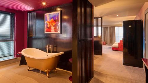 Signature Suite