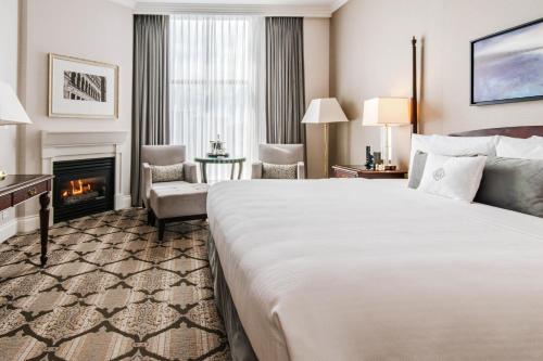 Diamond Room with City View