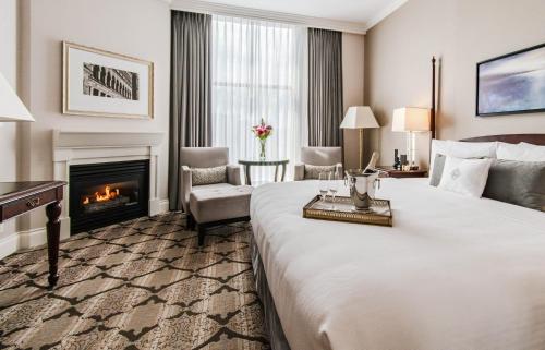 Diamond Room with City View