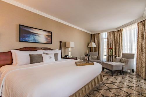 Deluxe Corner Room