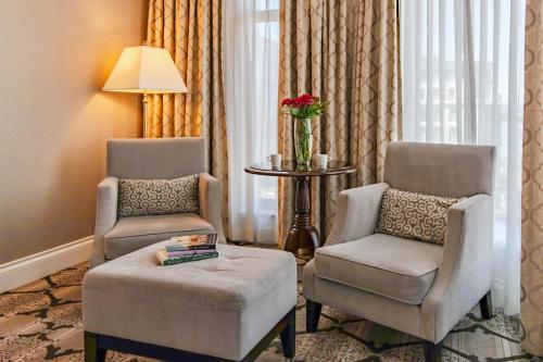Deluxe Corner Room