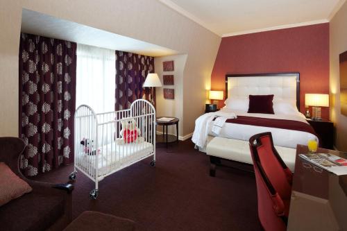 Club King Room