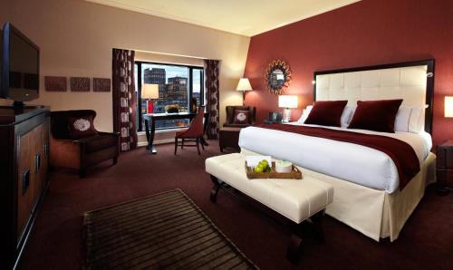 Club King Room