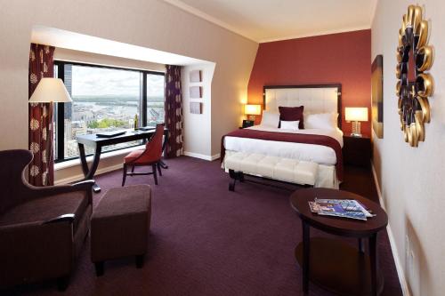 Club King Room
