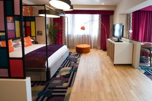 Signature Suite