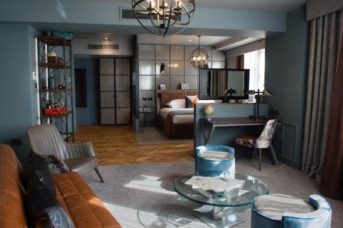 Signature Suite