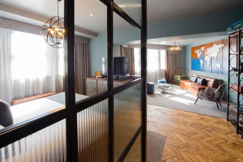Signature Suite