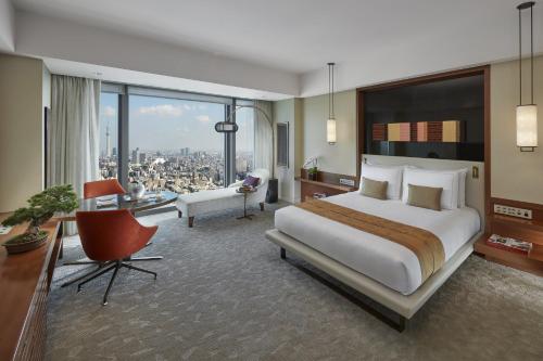 Premier Deluxe King Room