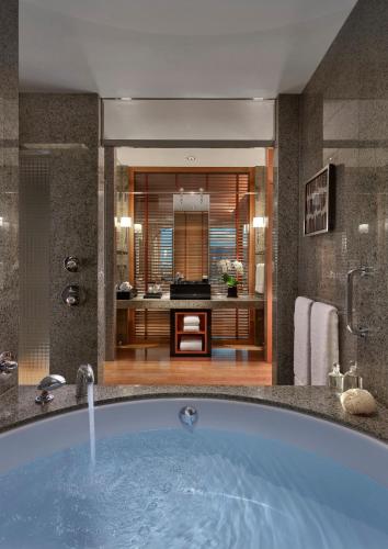Premier Deluxe King Room