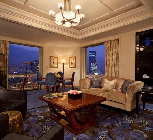 Grand Deluxe River Suite