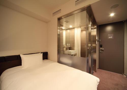 Single Room, Smoking
