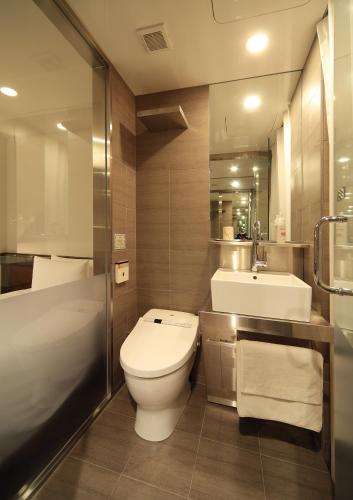Single Room, Smoking