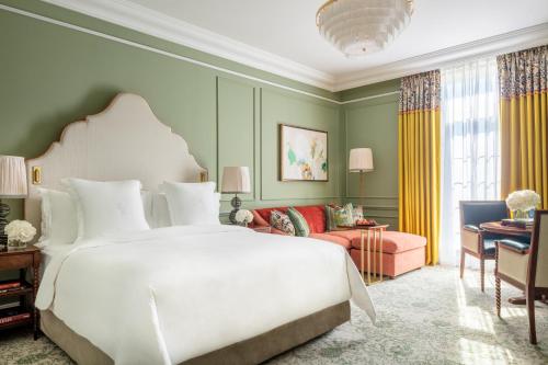 Mews Room with one king bed