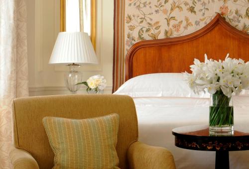 Mews Room with two twin beds