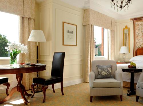 Garden Room with one king bed