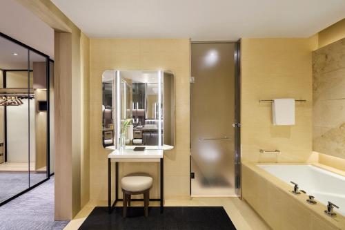 Premier Harbor View Suite
