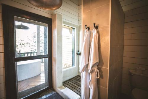 Signature Canopy Suite