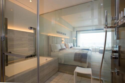 Deluxe Premier Twin Room with Extra Bed - Non-Smoking