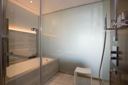 Club Deluxe Twin with free access to Lounge - Non-Smoking