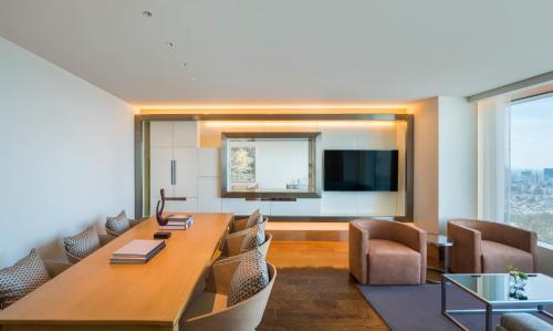 Kioi Suite with free access to Lounge - Non-Smoking