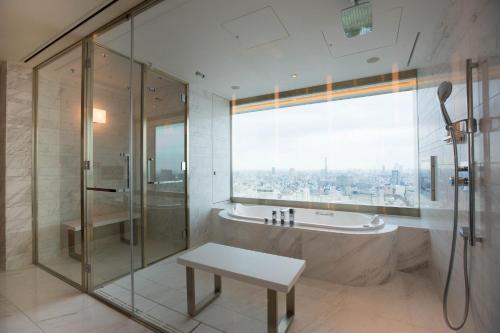 The Prince Gallery Suite  with free access to Lounge - Non-Smoking
