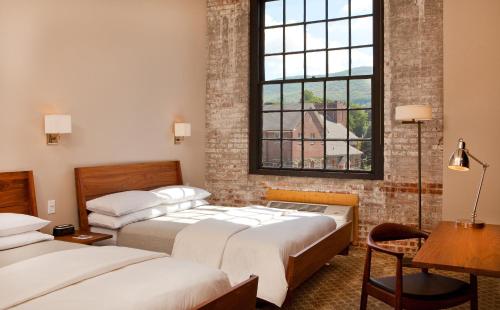 Deluxe Queen Room