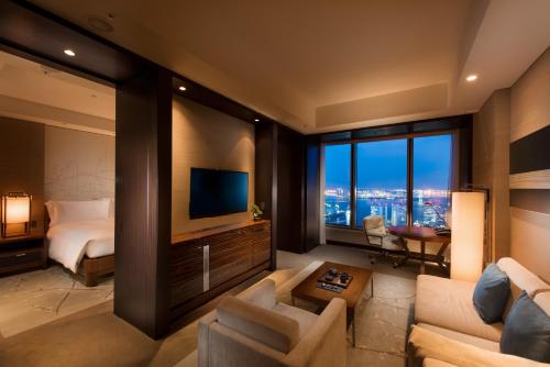 Executive King Suite with Bay View