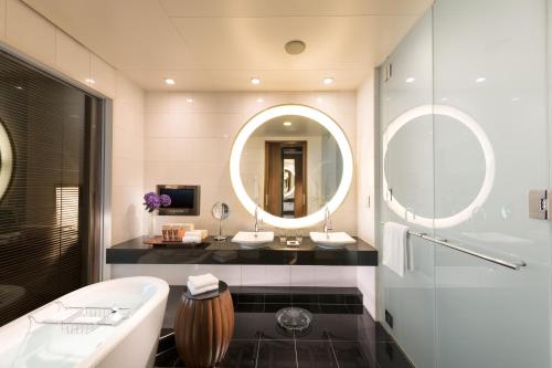 Executive Corner Twin Suite with City View