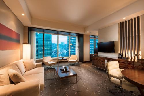 Executive Corner Twin Suite with City View