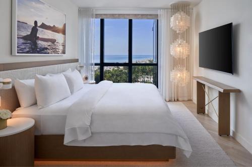 Junior Suite, Suite, 1 King, Ocean View, Balcony