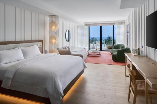 Premier, Suite, 1King, Oceanfront, Balcony