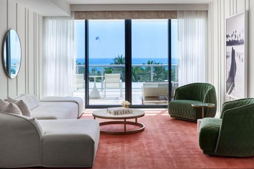 Premier, Suite, 1King, Oceanfront, Balcony