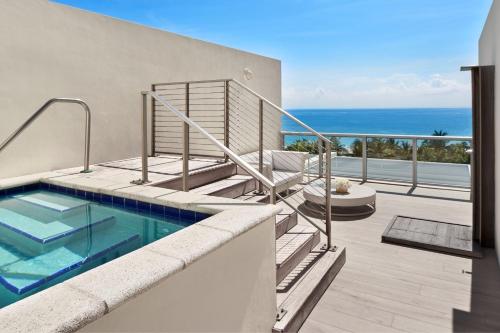 Ocean Front Rooftop, Bi-level Suite, 1 King, Oceanfront, Plunge Pool