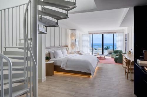 Ocean Front Rooftop, Bi-level Suite, 1 King, Oceanfront, Plunge Pool