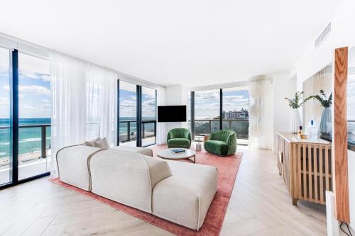 Luxury Oceanfront 2.5 Bdr, Suite, Bedroom 1: 1 King, Bedroom 2: 1 Queen, Balcony