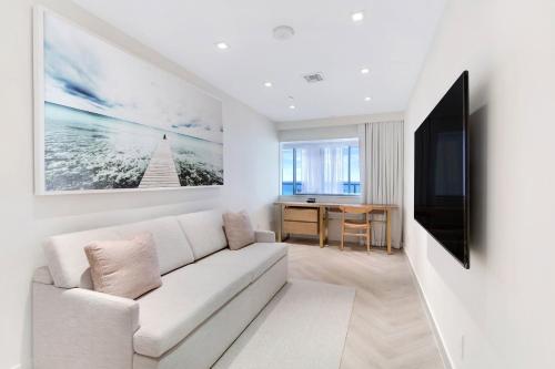 Luxury Oceanfront 2.5 Bdr, Suite, Bedroom 1: 1 King, Bedroom 2: 1 Queen, Balcony