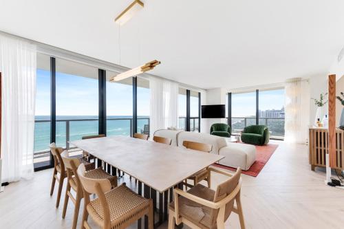 Luxury Oceanfront 2.5 Bdr, Suite, Bedroom 1: 1 King, Bedroom 2: 1 Queen, Balcony