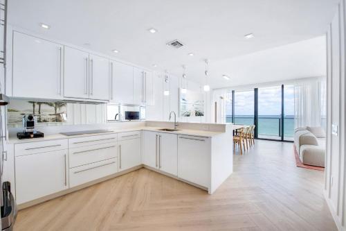 Luxury Oceanfront 2.5 Bdr, Suite, Bedroom 1: 1 King, Bedroom 2: 1 Queen, Balcony