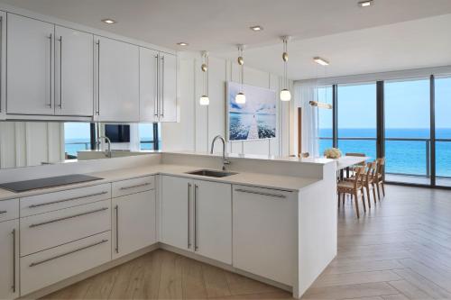 Luxury Oceanfront 2.5 Bdr, Suite, Bedroom 1: 1 King, Bedroom 2: 1 Queen, Balcony