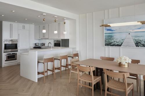 Luxury Oceanfront 2.5 Bdr, Suite, Bedroom 1: 1 King, Bedroom 2: 1 Queen, Balcony