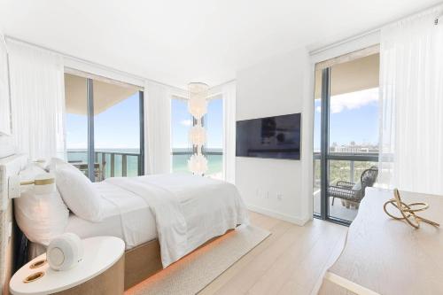 E-WOW Oceanfront Three-Bedroom Suite, Balcony