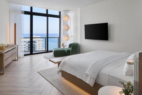 Penthouse 8, 2 Bedroom Bi-level Suite, Bedroom 1: 1 King, Bedroom 2: 1 King, Ocean view, Balcony