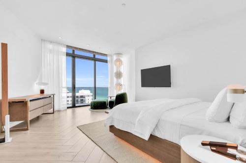 Penthouse 8, 2 Bedroom Bi-level Suite, Bedroom 1: 1 King, Bedroom 2: 1 King, Ocean view, Balcony