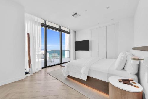 Penthouse 8, 2 Bedroom Bi-level Suite, Bedroom 1: 1 King, Bedroom 2: 1 King, Ocean view, Balcony